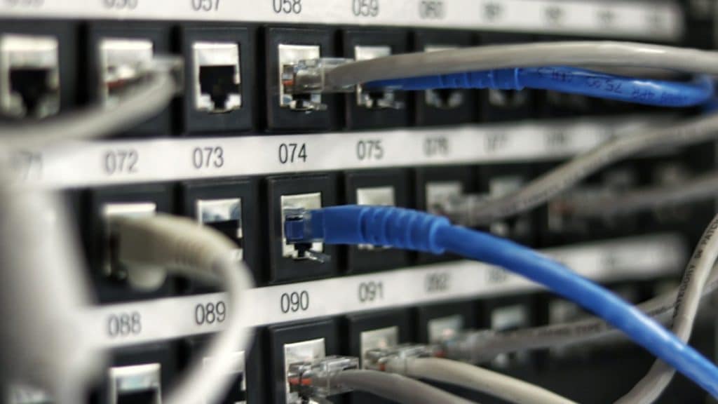 Business phone system that works without internet connection for reliable communications